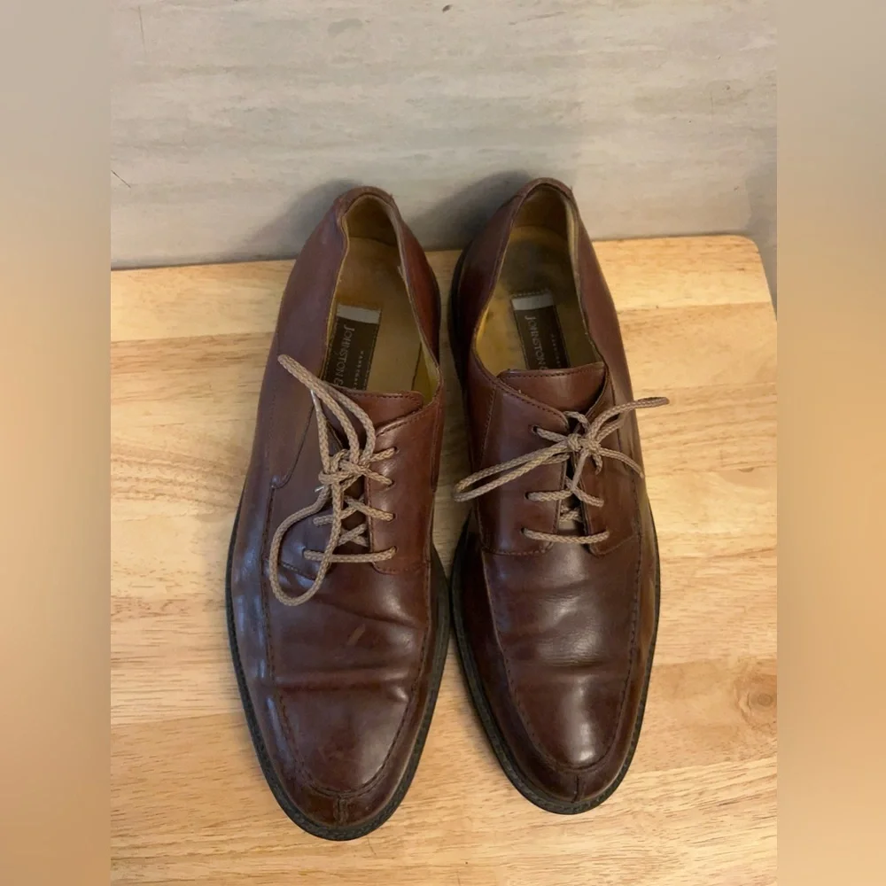 Johnston & Murphy brown leather split-toe derby dress shoe.